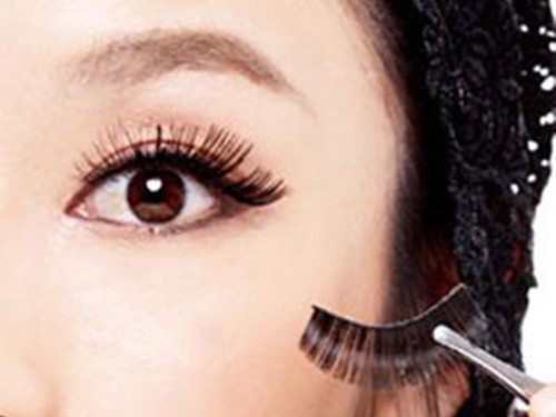 5 lỗi trang điểm khiến đàn ông sợ nhất