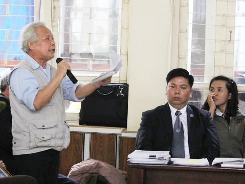 Ông Trịnh Văn Tín - ông nội cháu Bích cho biết sẽ tiếp tục kiến nghị lên cấp cao hơn. Ảnh: Tuấn Nguyễn