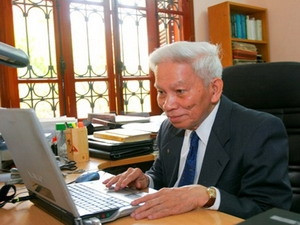 Giáo sư Hoàng Tụy nhận giải thưởng toán học quốc tế