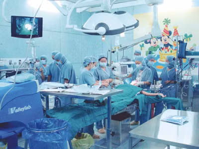Lương thấp, chịu nhiều áp lực khiến không ít bác sĩ nhảy việc qua BV tư với chế độ đãi ngộ hấp dẫn