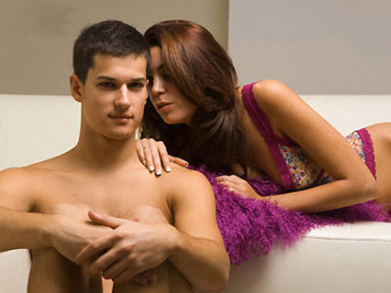 Sốc vì trai ngoan là chuyên gia "bóc bánh"