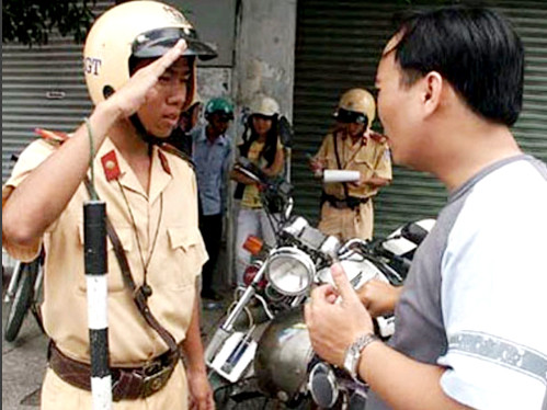 Vi phạm giao thông, sẽ nộp phạt bằng... tem?