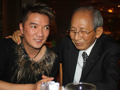 Đàm Vĩnh Hưng rơi lệ, ôm chầm NS Nguyễn Ánh 9