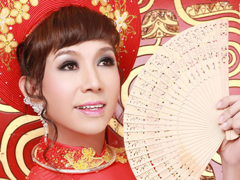 Cầu xin 'Bà tám' Long Nhật trả lại sự trong sáng cho Áo dài