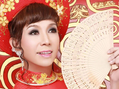 Cầu xin 'Bà tám' Long Nhật trả lại sự trong sáng cho Áo dài