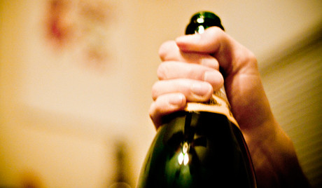 Triệu phú Nga thi "đốt tiền" ở hộp đêm