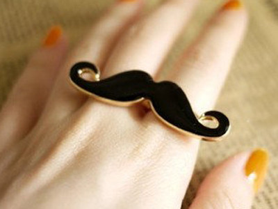 Hot trend họa tiết ria mép