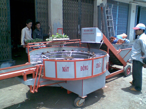 Nông dân lớp 8 sáng chế 4 loại máy móc