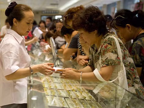 Giá vàng chưa giảm do thiếu cung