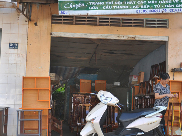 Buộc thôi việc, vào cuộc điều tra