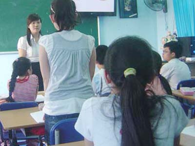 Trường 'xịn' nặng ngoại ngữ, nhẹ chuyên môn