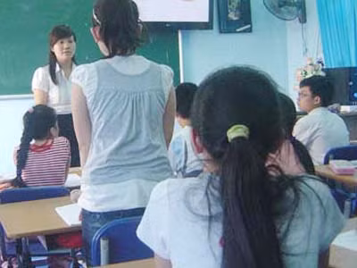 Trường 'xịn' nặng ngoại ngữ, nhẹ chuyên môn