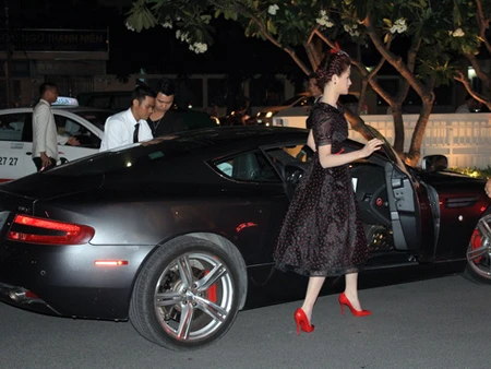 Vũ Thu Phương lại gây chú ý với 'siêu xế hộp'