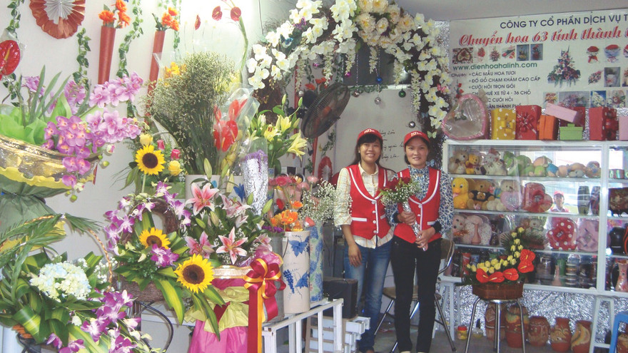 Sôi động thị trường hoa, quà tặng