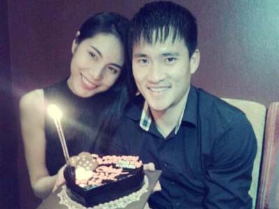 Công Vinh bị chỉ trích, Thủy Tiên bức xúc thay chồng