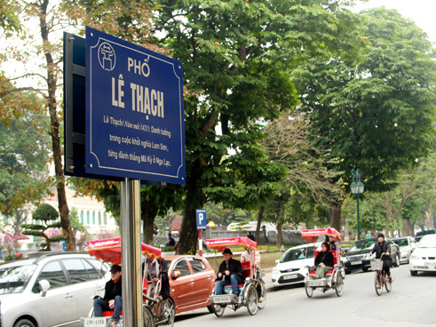 Biển phố Hà Nội, hơn một dòng tên