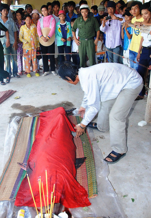 Khâm liệm cá ông