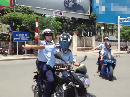 Xử lý nghiêm nhóm motor dẫn đường cho Nick Vujicic