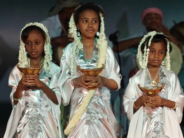 Xôn xao chuyện chồng 90 tuổi, vợ 15 tuổi