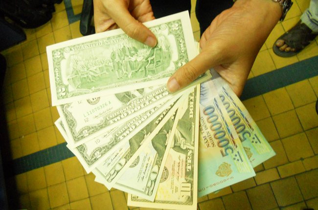 Tiền đồng tiếp tục tăng giá