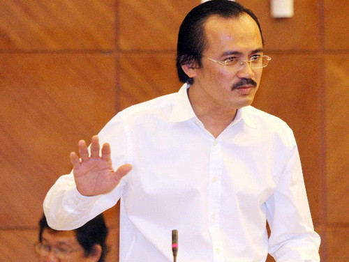 Bầu Thắng đã có 2 lần nhường HLV Henrique Calisto cho ĐTQG và cả 2 lần HLV Calisto đều mang lại thành tích cho ĐTQG