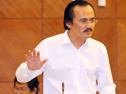Bầu Thắng đã có 2 lần nhường HLV Henrique Calisto cho ĐTQG và cả 2 lần HLV Calisto đều mang lại thành tích cho ĐTQG