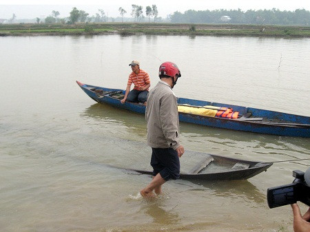 Hiện trường vụ lật ghe