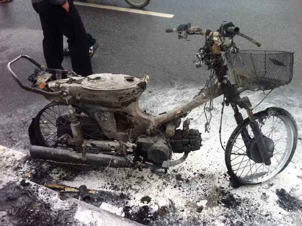 Chiếc xe Dream bị bốc cháy sáng 27-11