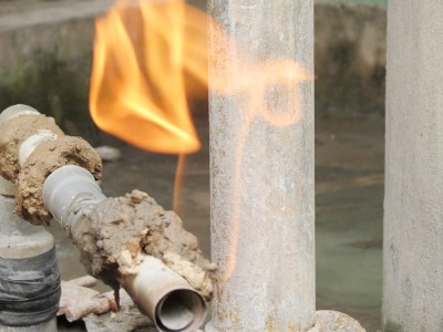 Mũi khoan thứ hai bốc lửa, yêu cầu lấp giếng