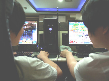 Cậu bé 15 tuổi giết mẹ rồi tự sát vì nghiện game