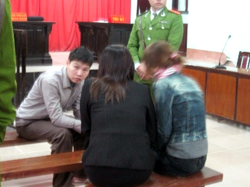 Bán người yêu vì... ghen