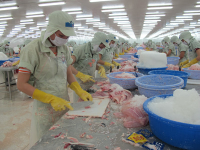 Cẩn trọng với kích cầu cuối năm