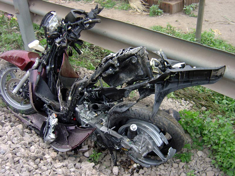 Chiếc xe biến dạng sau vụ tai nạn