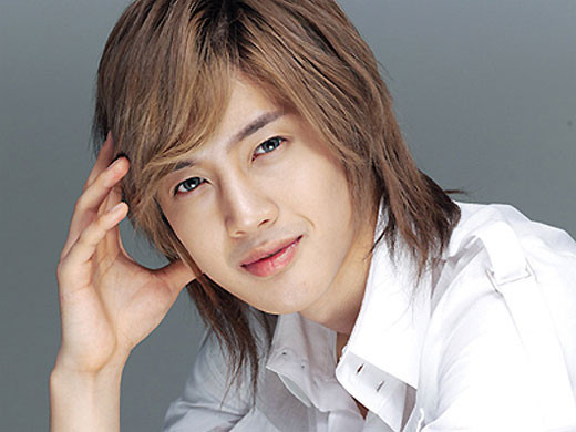 Kim Hyun Joong chơi đĩa bay của Việt Nam