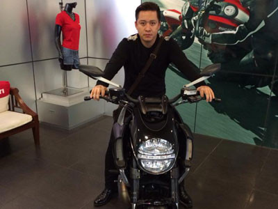Tuấn Hưng mua motor khủng 720 triệu đồng