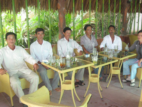 Nông dân gặp nợ 'trên trời rơi xuống'