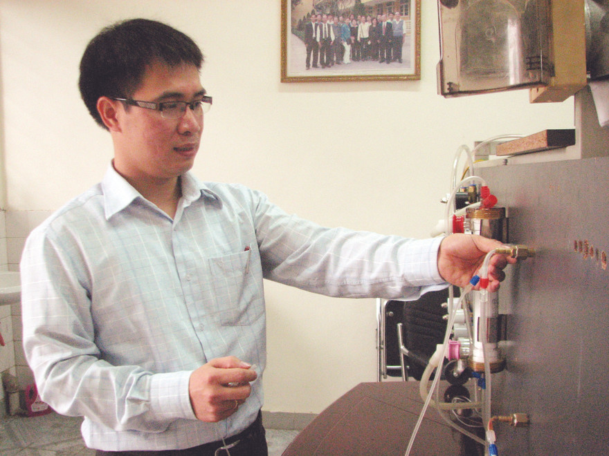 Anh Hải bên sản phẩm