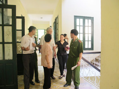 Kẻ giả mạo giấy tờ xuyên quốc gia