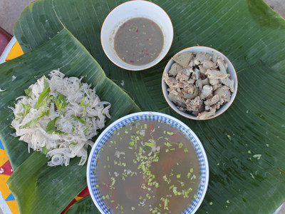 Về làng Chăm ăn nước lèo thịt dê