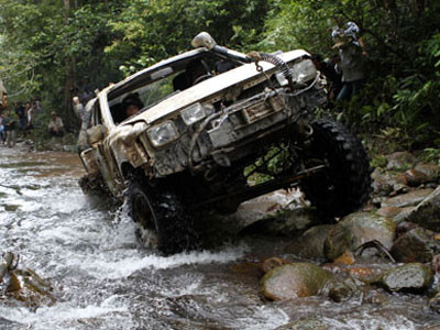 Xế offroad xuyên rừng Quảng Ninh