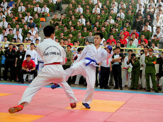 Hội thi bắn súng, võ thuật trong lực lượng Công an nhân dân