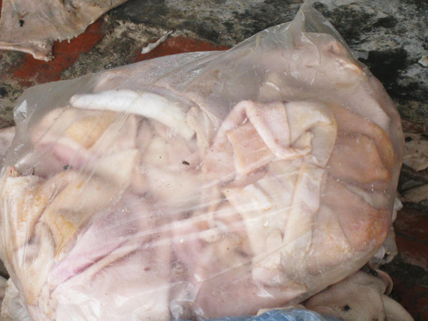 Hơn 100 tấn nội tạng thối tuồn ra thị trường