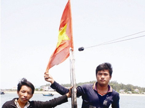 'Quyết không để cờ cháy', đọc thấy nghẹn lòng