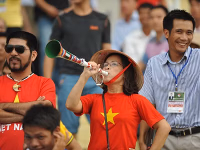 Arsenal thắng đậm, tuyển VN có bàn danh dự