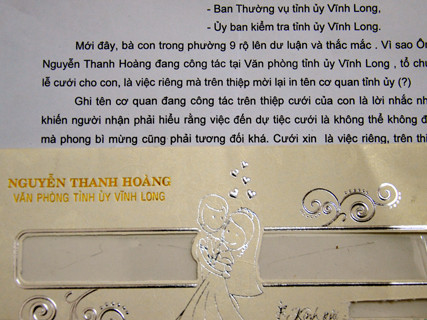 'Quan' miền Tây lại in tên cơ quan lên thiệp cưới