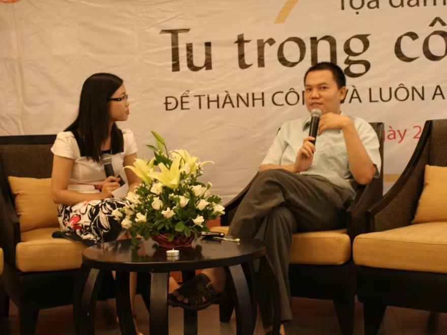 Anh Vương Vũ Thắng trong một lần giao lưu về tu trong công việc