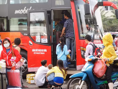 Bến quá tải, xe dù tung hoành
