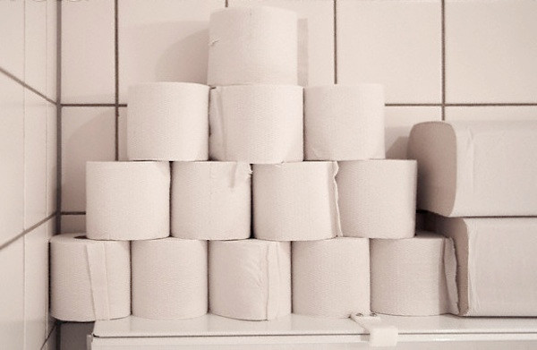 Vệ binh Quốc gia giám sát nhà máy giấy vệ sinh