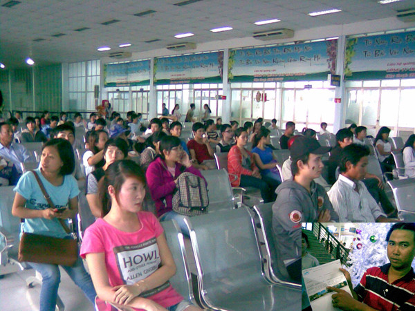 Mua vé tàu Tết: Nghẽn mạng, hàng nghìn người ...trắng tay