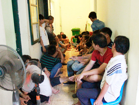 Bắt 80 con bạc, thu 100 triệu tại sới chọi gà